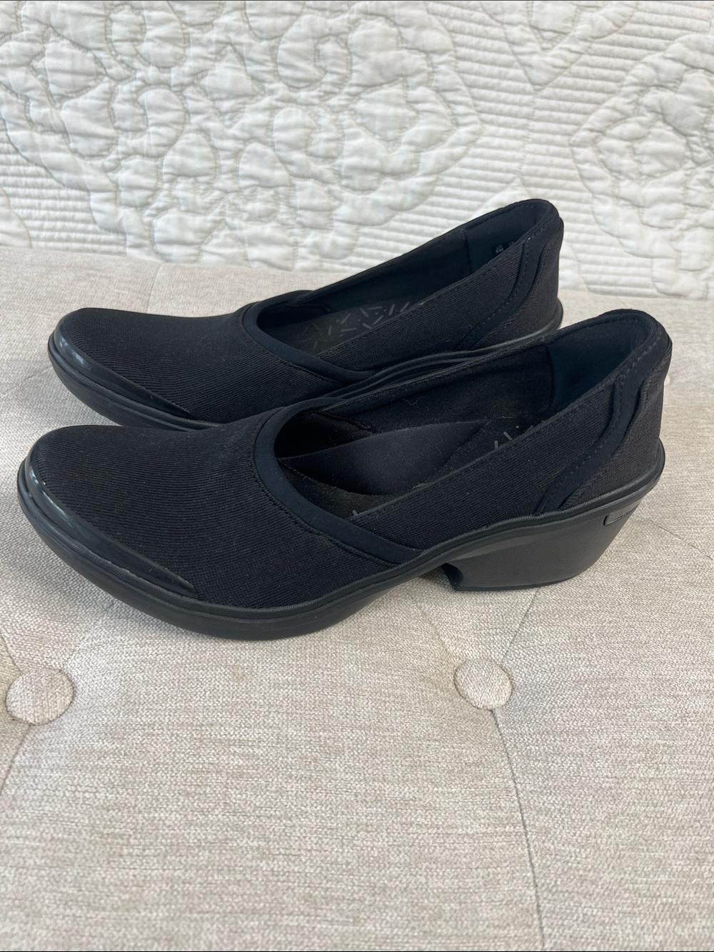 NWOT Bzees Treasure Slip On Casual Black Pumps Heels Comfort Shoes - Picture 3 of 9